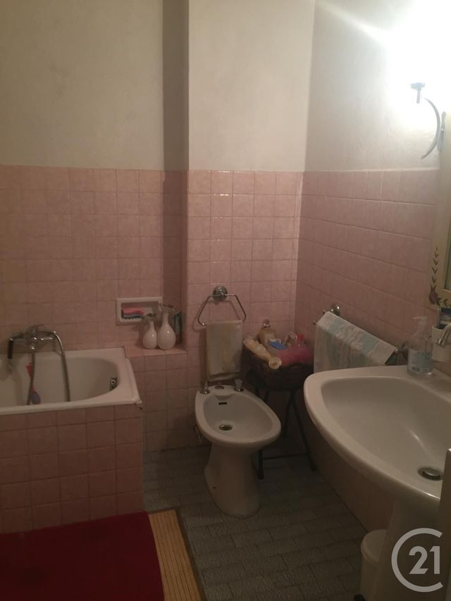 Appartement F5 &agrave; louer - 5 pi&egrave;ces - 87,15 m2 - St Laurent Du Var - 06 - PROVENCE-ALPES-COTE-D-AZUR