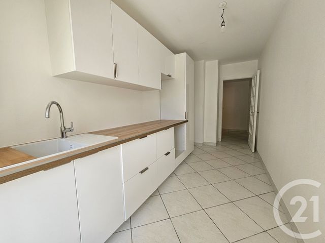 Appartement F3 à vendre - 3 pièces - 80,68 m2 - St Laurent Du Var - 06 - PROVENCE-ALPES-COTE-D-AZUR
