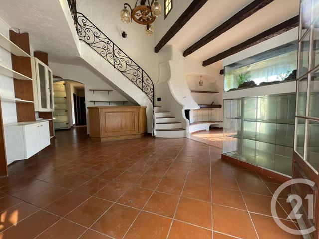 Maison à vendre - 9 pièces - 210,97 m2 - St Laurent Du Var - 06 - PROVENCE-ALPES-COTE-D-AZUR