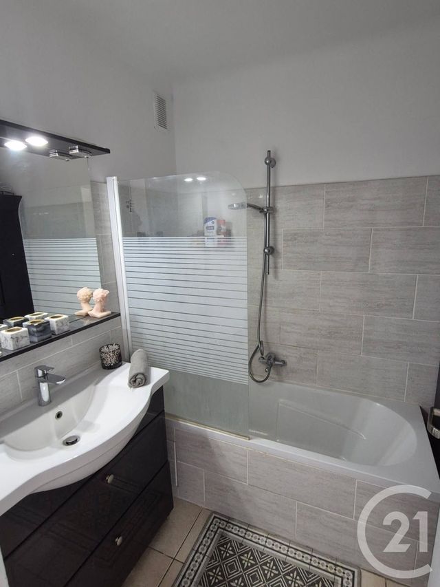 Appartement F3 à vendre - 3 pièces - 56,17 m2 - Cagnes Sur Mer - 06 - PROVENCE-ALPES-COTE-D-AZUR