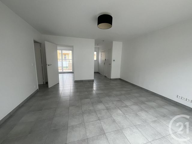Appartement F4 à louer - 4 pièces - 89,60 m2 - St Laurent Du Var - 06 - PROVENCE-ALPES-COTE-D-AZUR