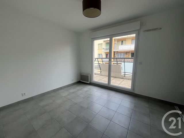 Appartement F4 à louer - 4 pièces - 89,60 m2 - St Laurent Du Var - 06 - PROVENCE-ALPES-COTE-D-AZUR