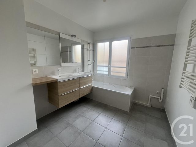 Appartement F4 à louer - 4 pièces - 89,60 m2 - St Laurent Du Var - 06 - PROVENCE-ALPES-COTE-D-AZUR