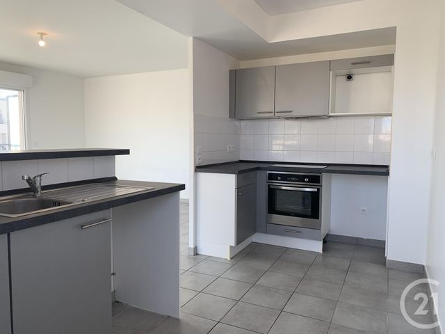 Appartement F4 &agrave; louer - 4 pi&egrave;ces - 89,82 m2 - St Laurent Du Var - 06 - PROVENCE-ALPES-COTE-D-AZUR