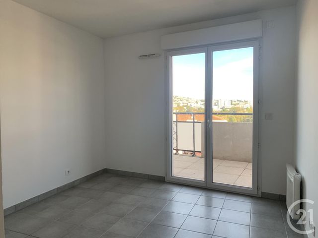 Appartement F4 &agrave; louer - 4 pi&egrave;ces - 89,82 m2 - St Laurent Du Var - 06 - PROVENCE-ALPES-COTE-D-AZUR