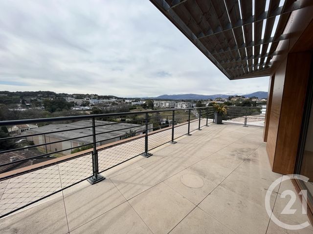 Appartement F3 &agrave; louer - 3 pi&egrave;ces - 61,50 m2 - Antibes - 06 - PROVENCE-ALPES-COTE-D-AZUR