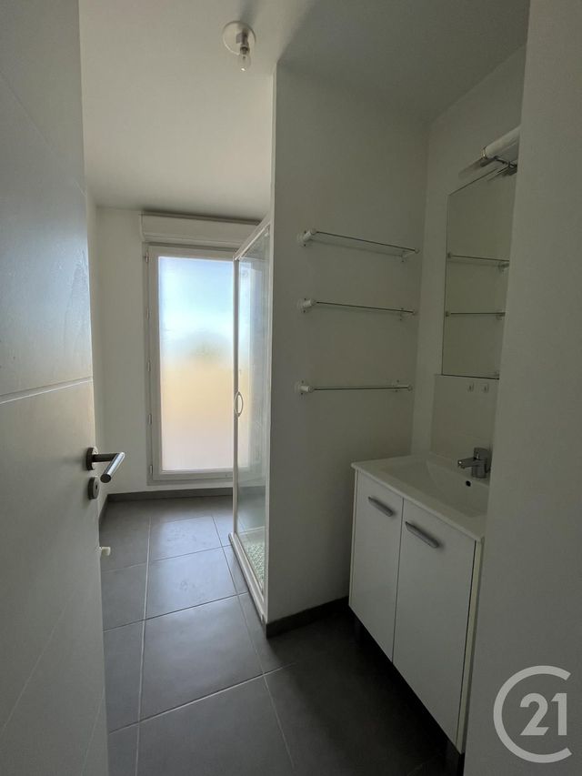 Appartement F3 &agrave; louer - 3 pi&egrave;ces - 61,50 m2 - Antibes - 06 - PROVENCE-ALPES-COTE-D-AZUR