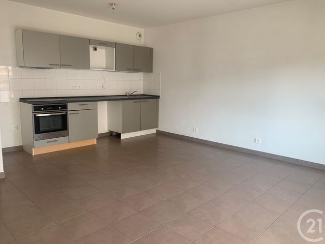 Appartement F3 &agrave; louer - 3 pi&egrave;ces - 65,20 m2 - St Laurent Du Var - 06 - PROVENCE-ALPES-COTE-D-AZUR