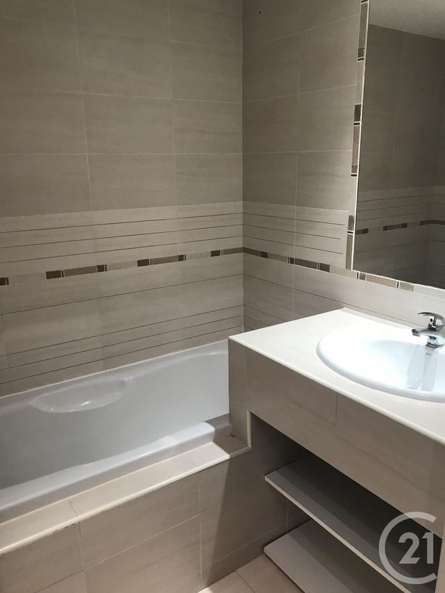 Appartement F4 &agrave; louer - 4 pi&egrave;ces - 80,04 m2 - St Laurent Du Var - 06 - PROVENCE-ALPES-COTE-D-AZUR