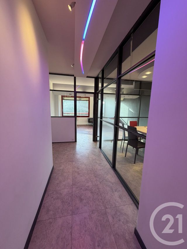 Local commercial à louer - 46.9 m2 - 06 - Alpes-Maritimes