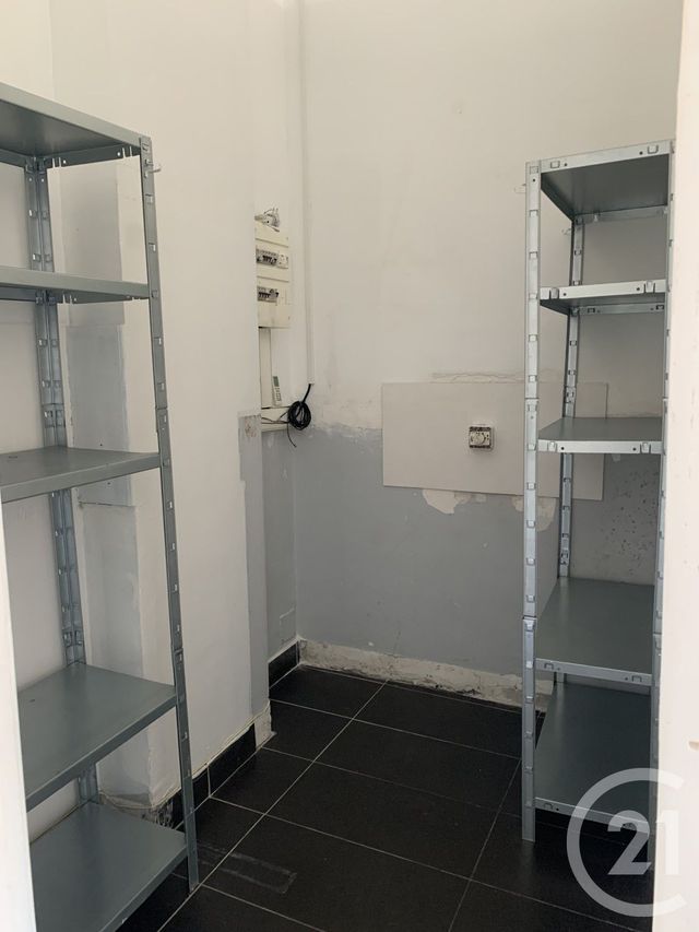 Appartement Local &agrave; louer - 1 pi&egrave;ce - 24,45 m2 - St Laurent Du Var - 06 - PROVENCE-ALPES-COTE-D-AZUR