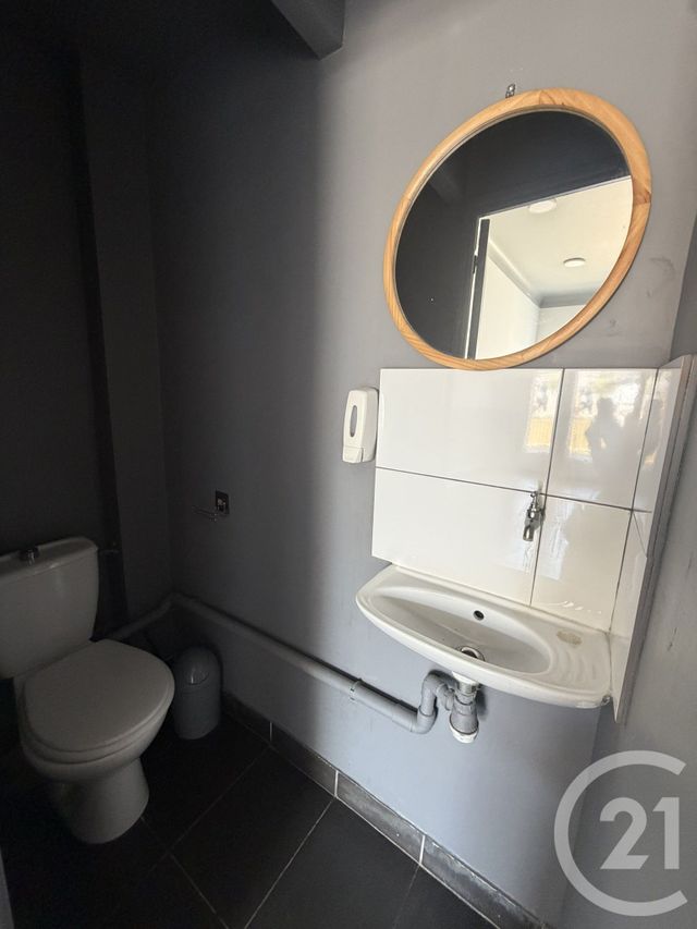 Appartement Local &agrave; louer - 1 pi&egrave;ce - 24,45 m2 - St Laurent Du Var - 06 - PROVENCE-ALPES-COTE-D-AZUR
