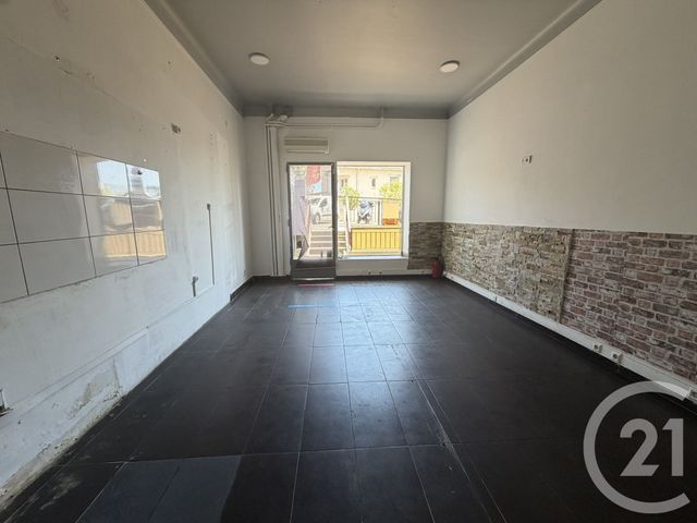 Appartement Local &agrave; louer - 1 pi&egrave;ce - 24,45 m2 - St Laurent Du Var - 06 - PROVENCE-ALPES-COTE-D-AZUR