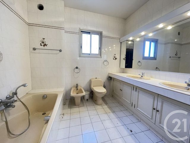Maison &agrave; vendre - 5 pi&egrave;ces - 165 m2 - St Laurent Du Var - 06 - PROVENCE-ALPES-COTE-D-AZUR