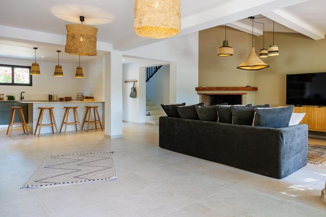 Maison à louer - 5 pièces - 150 m2 - Lecci - 201 - CORSE