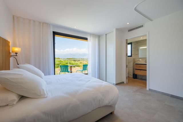 Maison à louer - 6 pièces - 237 m2 - Lecci - 201 - CORSE