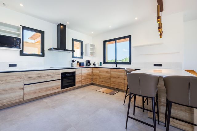 Maison à louer - 6 pièces - 237 m2 - Lecci - 201 - CORSE