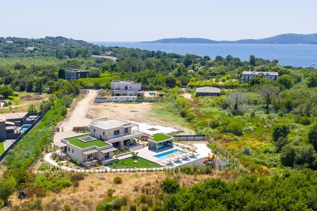 Maison à louer - 6 pièces - 237 m2 - Lecci - 201 - CORSE