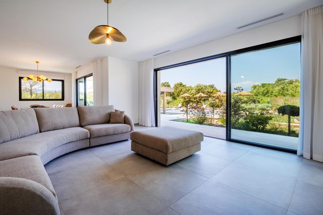 Maison à louer - 6 pièces - 237 m2 - Lecci - 201 - CORSE