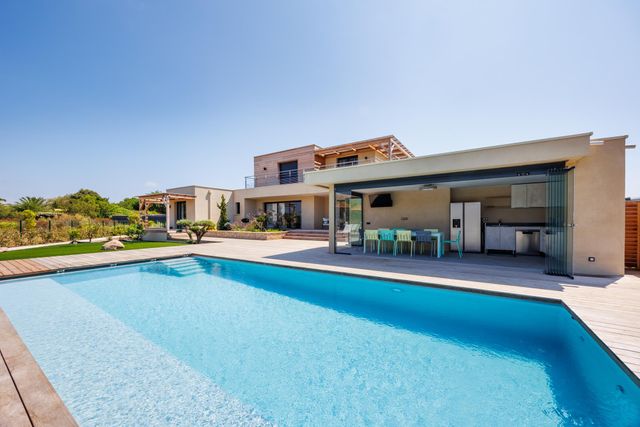 Maison à louer - 6 pièces - 237 m2 - Lecci - 201 - CORSE