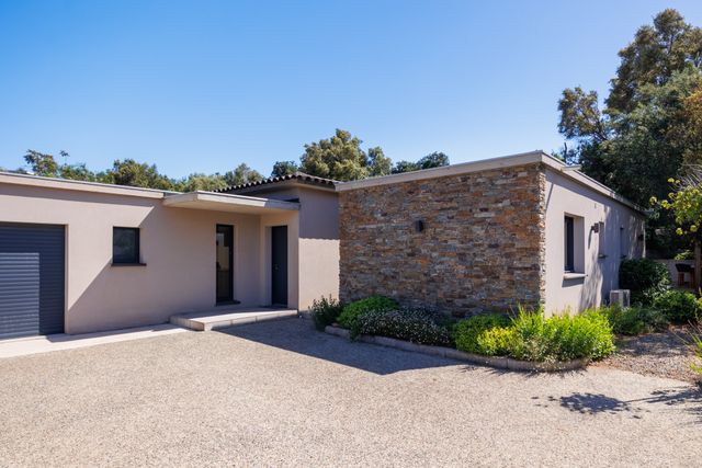 Maison &agrave; louer - 5 pi&egrave;ces - 170 m2 - Porto Vecchio - 201 - CORSE