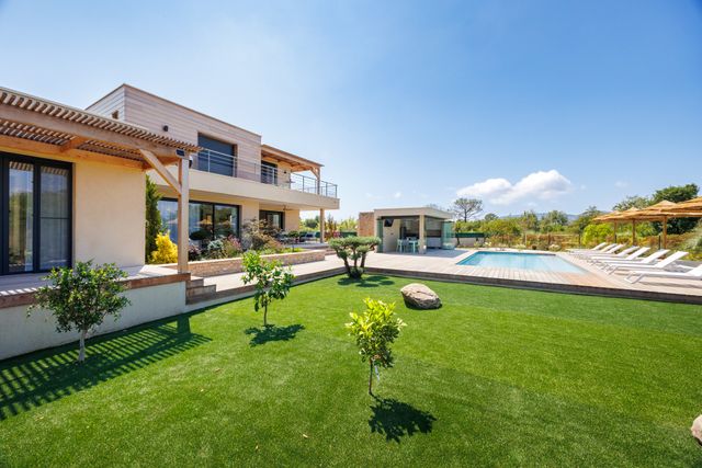 Maison à vendre - 6 pièces - 246 m2 - Lecci - 201 - CORSE