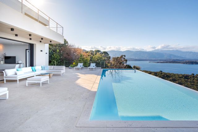 Maison à louer - 6 pièces - 340 m2 - Porto Vecchio - 201 - CORSE