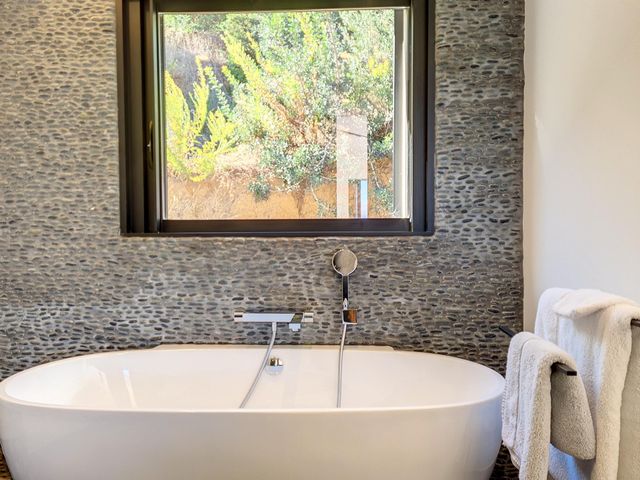 Maison à louer - 6 pièces - 340 m2 - Porto Vecchio - 201 - CORSE