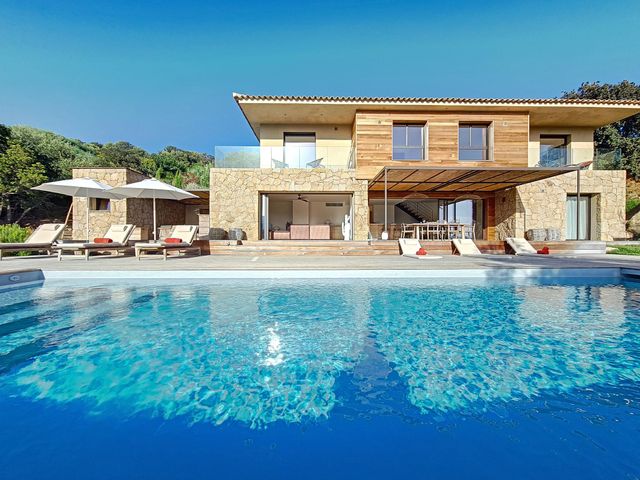 Maison à louer - 5 pièces - 200 m2 - Porto Vecchio - 201 - CORSE