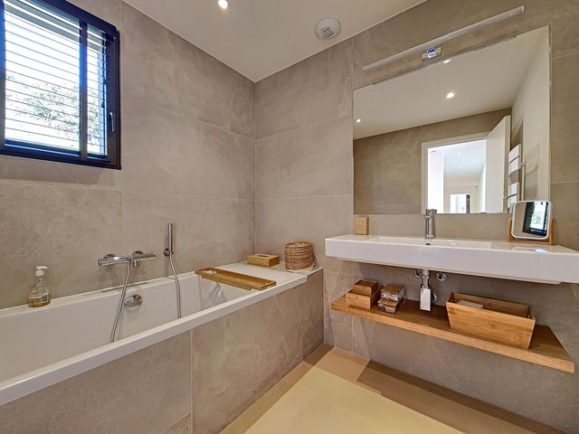 Maison à louer - 5 pièces - 200 m2 - Porto Vecchio - 201 - CORSE