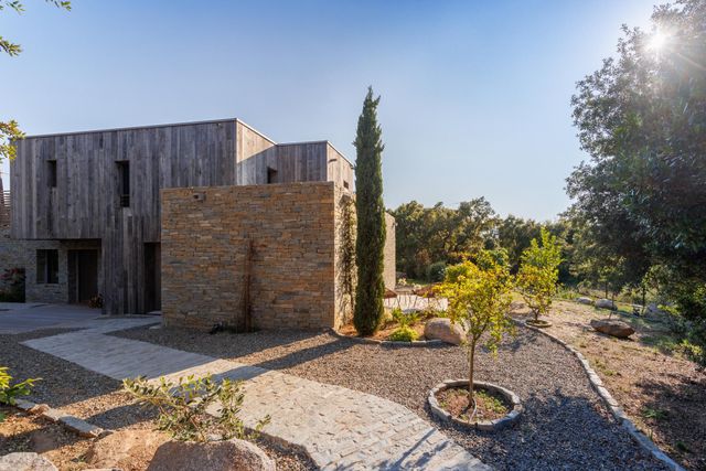 Maison à louer - 5 pièces - 190 m2 - Zonza - 201 - CORSE