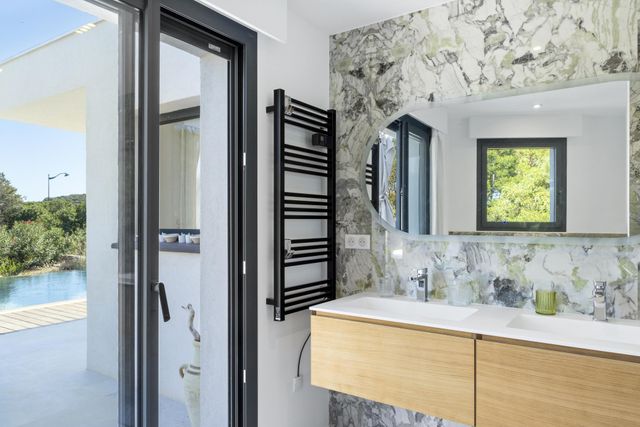 Maison à louer - 5 pièces - 180 m2 - Lecci - 201 - CORSE