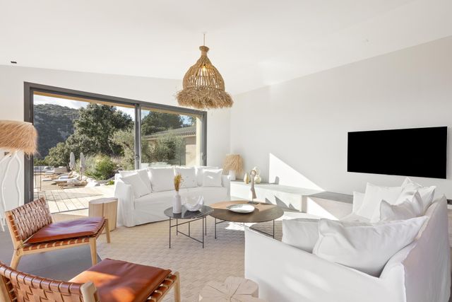 Maison à louer - 7 pièces - 300 m2 - Porto Vecchio - 201 - CORSE