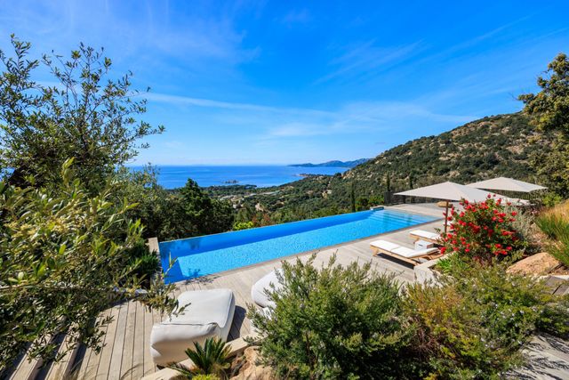 Maison à louer - 7 pièces - 300 m2 - Porto Vecchio - 201 - CORSE