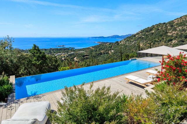 Maison à louer - 7 pièces - 300 m2 - Porto Vecchio - 201 - CORSE