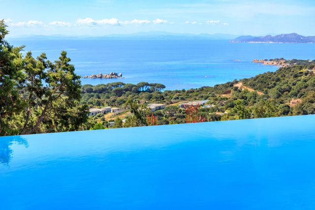 Maison à louer - 7 pièces - 300 m2 - Porto Vecchio - 201 - CORSE