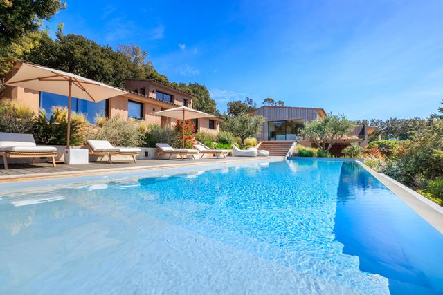 Maison à louer - 7 pièces - 300 m2 - Porto Vecchio - 201 - CORSE