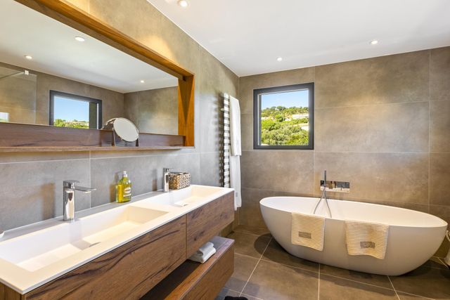 Maison à louer - 6 pièces - 250 m2 - Zonza - 201 - CORSE