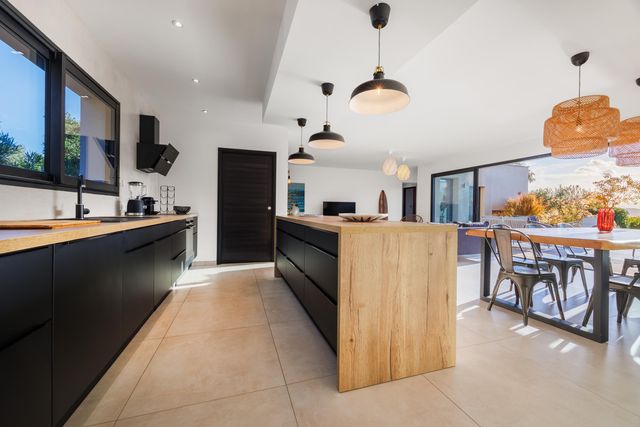 Maison à louer - 4 pièces - 134 m2 - Lecci - 201 - CORSE