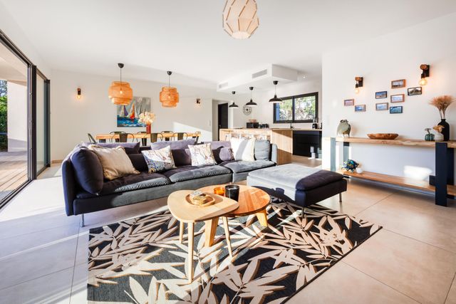 Maison à louer - 4 pièces - 134 m2 - Lecci - 201 - CORSE