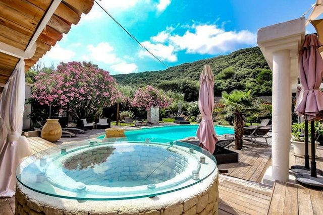 Maison à vendre - 13 pièces - 680 m2 - Bonifacio - 201 - CORSE