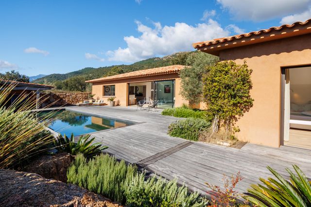 Maison à louer - 6 pièces - 254 m2 - Porto Vecchio - 201 - CORSE