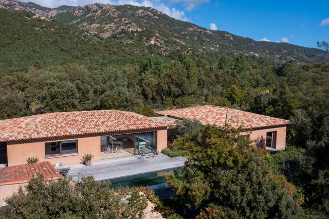 Maison à louer - 6 pièces - 254 m2 - Porto Vecchio - 201 - CORSE