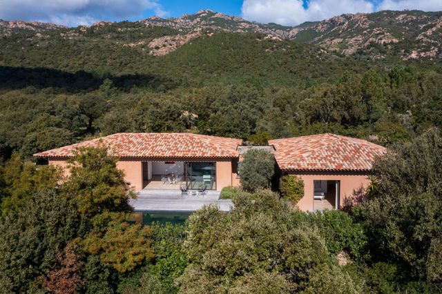 Maison à louer - 6 pièces - 254 m2 - Porto Vecchio - 201 - CORSE
