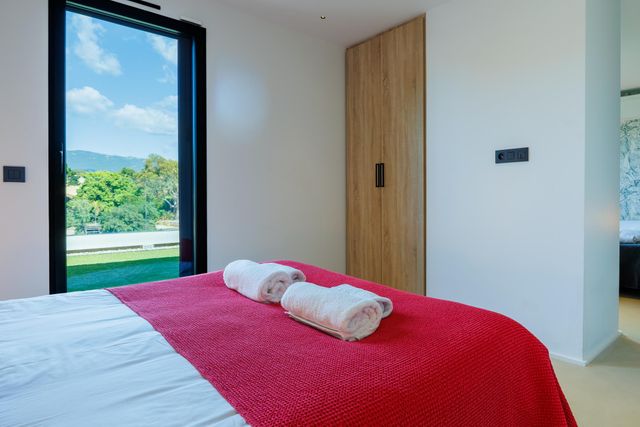 Maison à louer - 7 pièces - 265 m2 - Lecci - 201 - CORSE