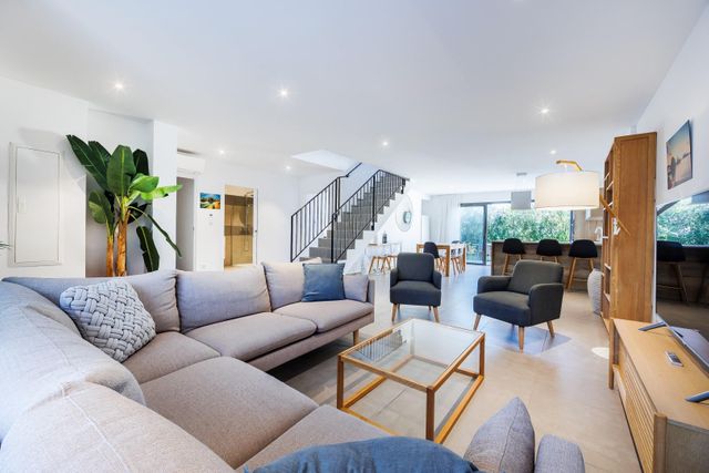 Maison à louer - 5 pièces - 140 m2 - Lecci - 201 - CORSE