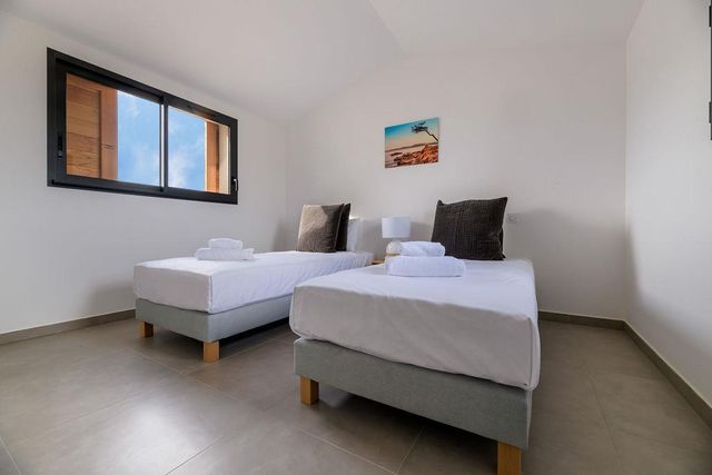 Maison à louer - 5 pièces - 140 m2 - Lecci - 201 - CORSE