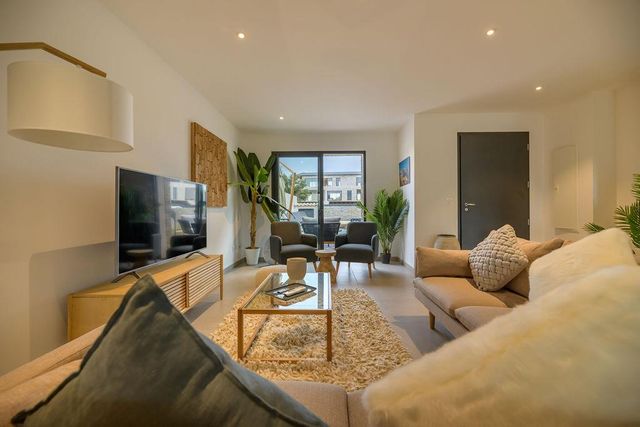 Maison à louer - 5 pièces - 140 m2 - Lecci - 201 - CORSE