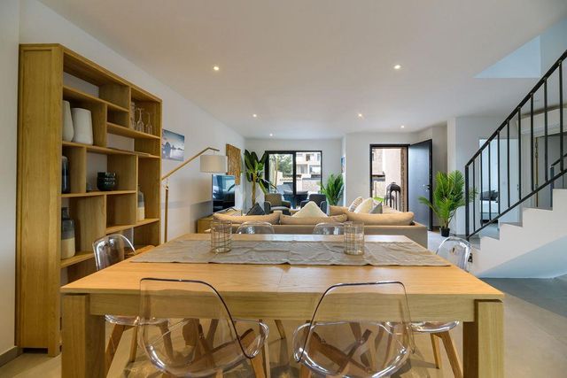 Maison à louer - 5 pièces - 140 m2 - Lecci - 201 - CORSE