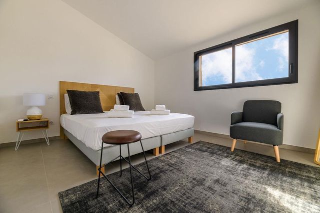 Maison à louer - 5 pièces - 140 m2 - Lecci - 201 - CORSE